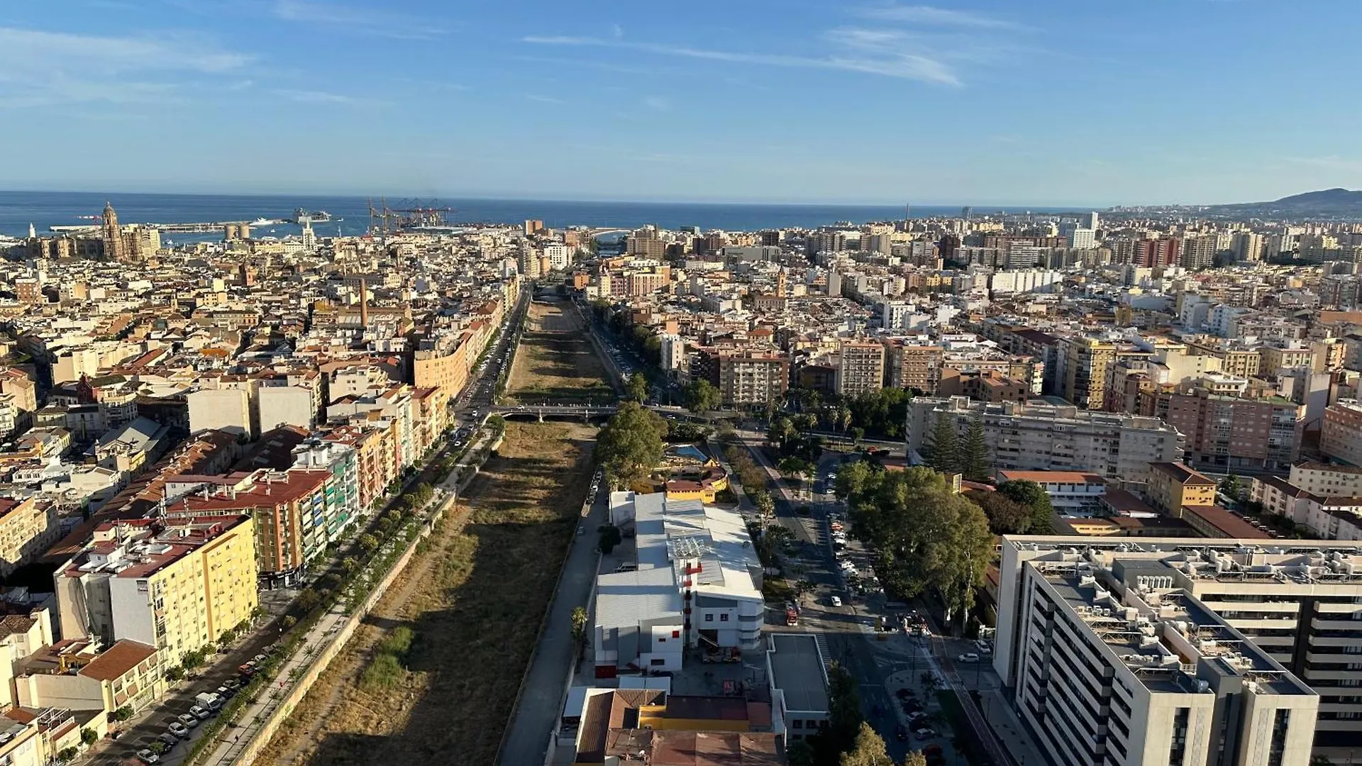 Malaga Urban Sky 3 Bed Apartment 22K إسبانيا