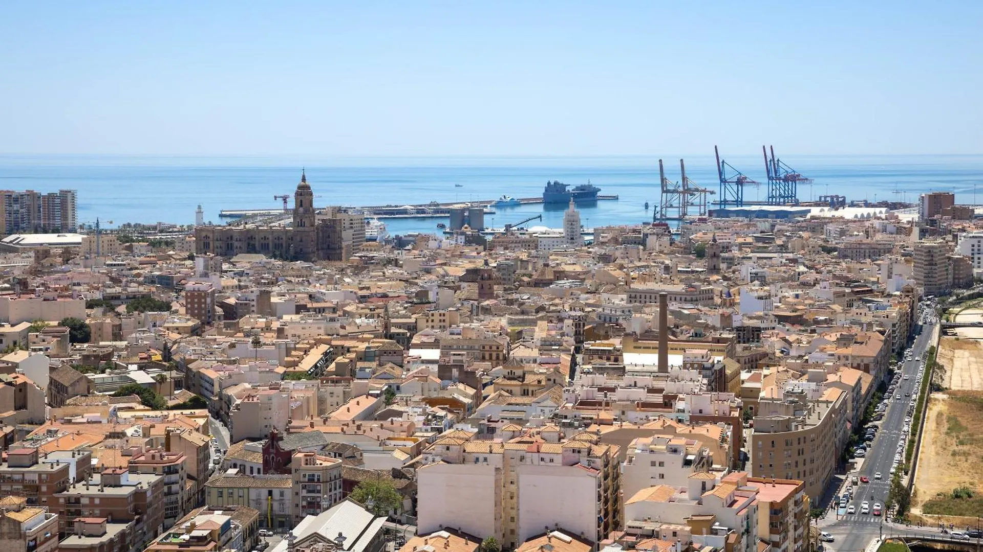 Malaga Urban Sky 3 Bed Apartment 22K