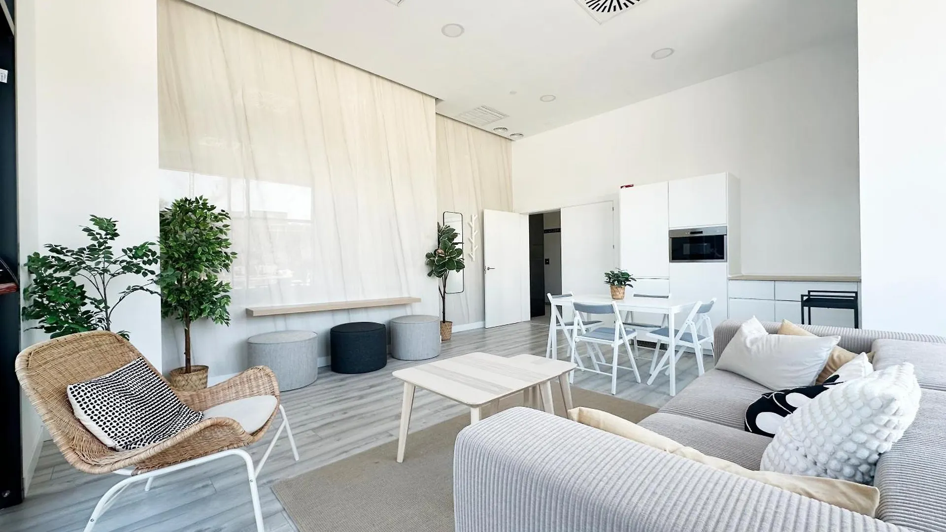 Malaga Urban Sky 3 Bed Apartment 22K إسبانيا