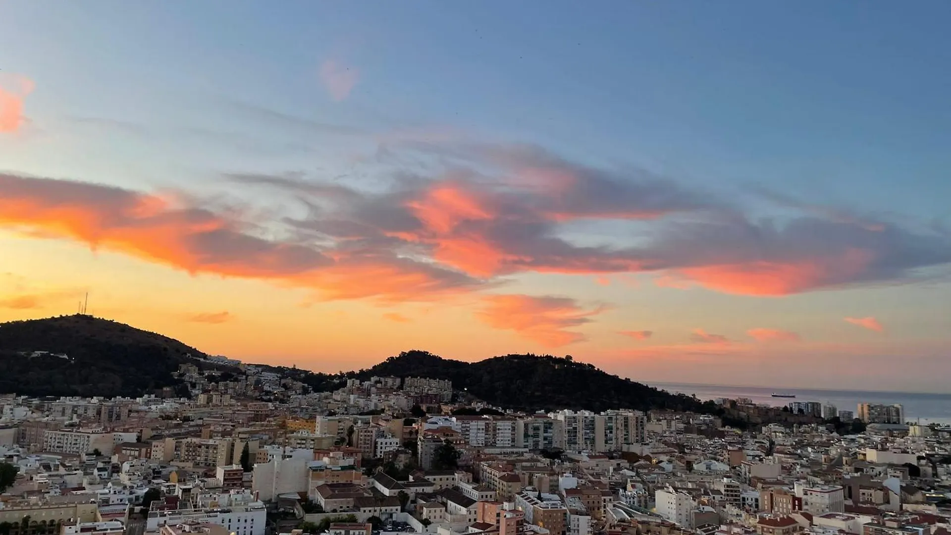 Malaga Urban Sky 3 Bed Apartment 22K