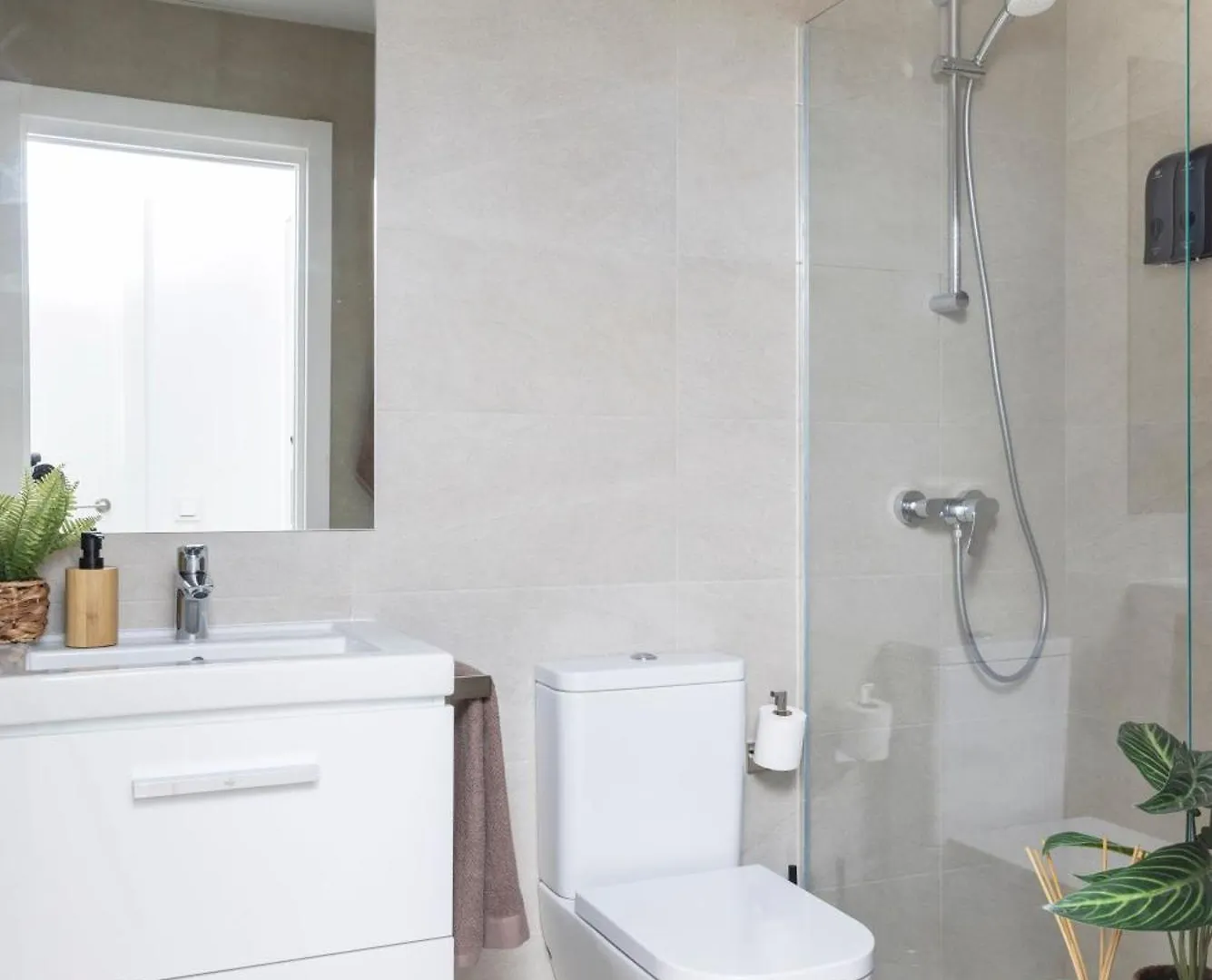 Malaga Urban Sky 3 Bed Apartment 22K