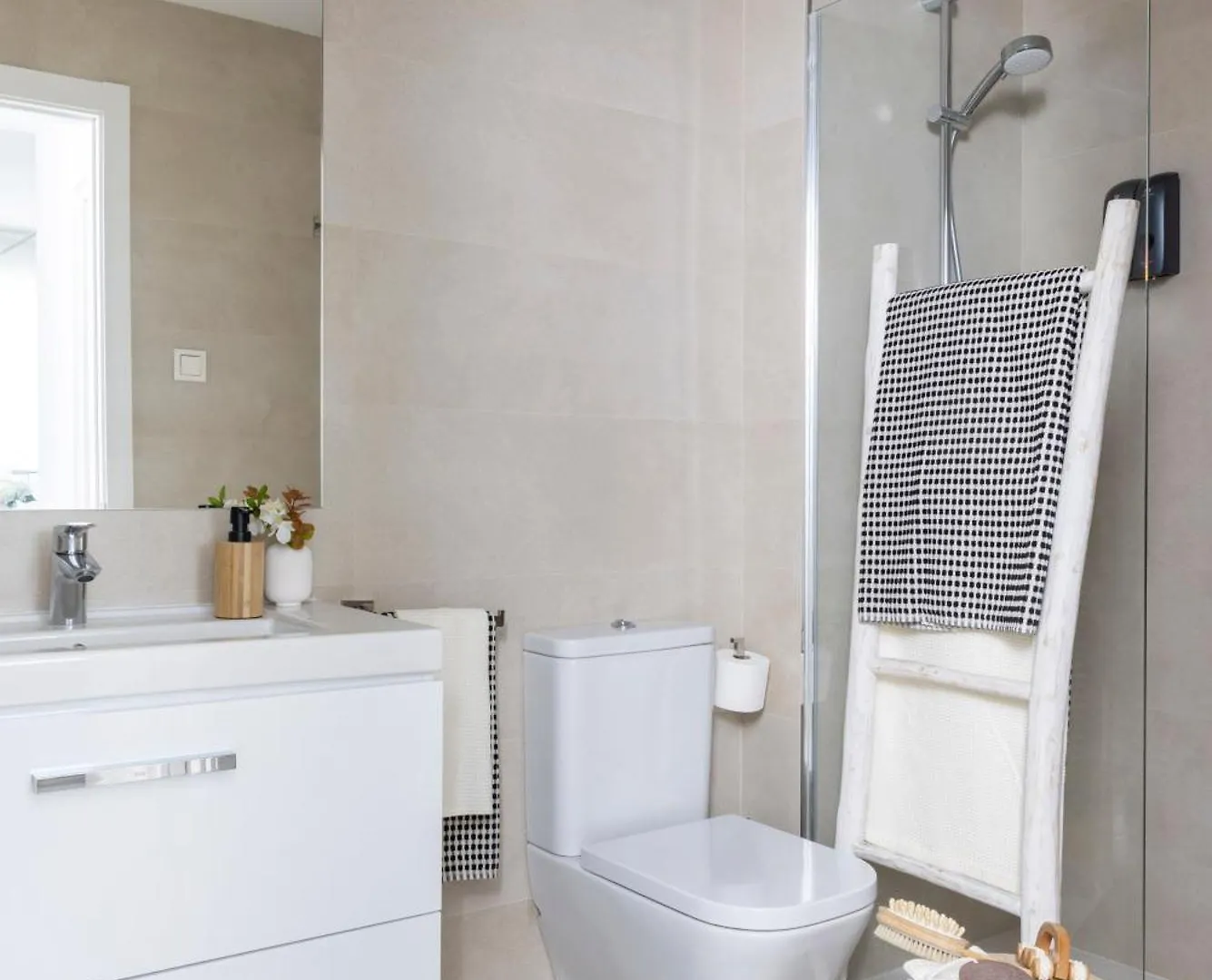 Malaga Urban Sky 3 Bed Apartment 22K España