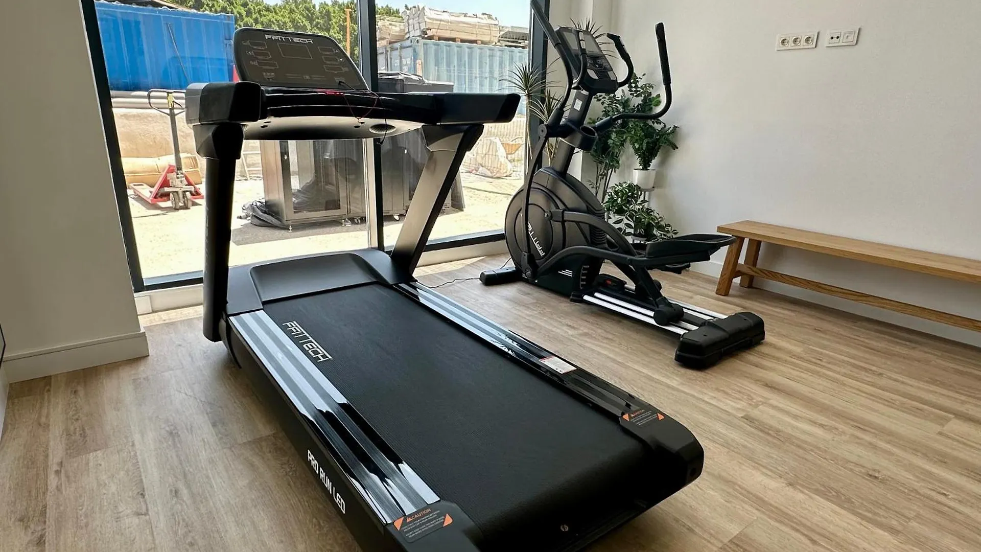 Malaga Urban Sky 3 Bed Apartment 22K 0*,  España